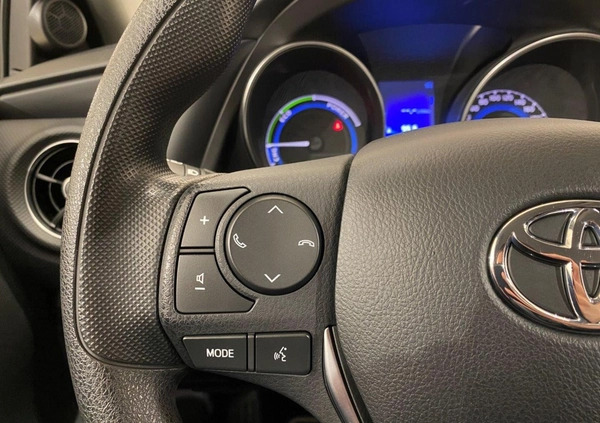 Toyota Auris cena 64900 przebieg: 49957, rok produkcji 2017 z Lipiany małe 154